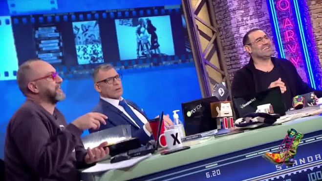 &Tau;&omicron; "&tau;&epsilon;&rho;&mu;ά&tau;&iota;&sigma;&alpha;&nu;" &omicron;&iota; &Rho;ά&delta;&iota;&omicron; &Alpha;&rho;&beta;ύ&lambda;&alpha; &mu;&epsilon; &sigma;&tau;&eta;&nu; &Tau;&rho;ί&pi;&omicron;&lambda;&eta; - "Eί&nu;&alpha;&iota; large, &beta;&alpha;&theta;ύ &Pi;&Alpha;&Sigma;&Omicron;&Kappa;"! (vd)