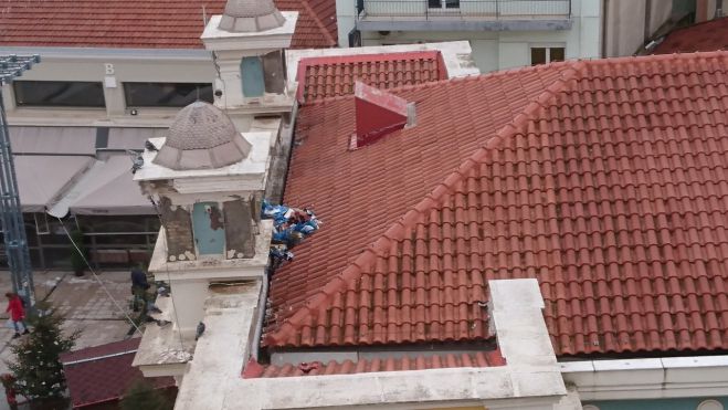 Μαλλιαροπούλειο | Φωτογραφικό υλικό με σκουπίδια στη σκεπή και διαλυμένη ράμπα παρουσίασε ο Κ. Τζιούμης