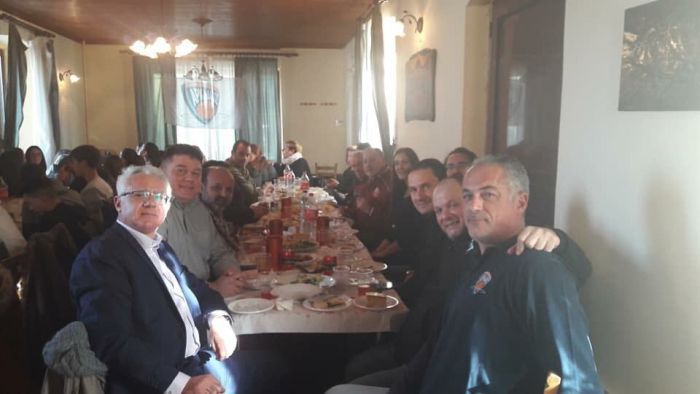 &Eta; "&omicron;&iota;&kappa;&omicron;&gamma;έ&nu;&epsilon;&iota;&alpha;" &tau;&omicron;&upsilon; &Alpha;&rho;&kappa;&alpha;&delta;&iota;&kappa;&omicron;ύ έ&kappa;&omicron;&psi;&epsilon; &tau;&eta;&nu; &pi;ί&tau;&alpha; &tau;&eta;&sigmaf;! (&epsilon;&iota;&kappa;ό&nu;&epsilon;&sigmaf;)