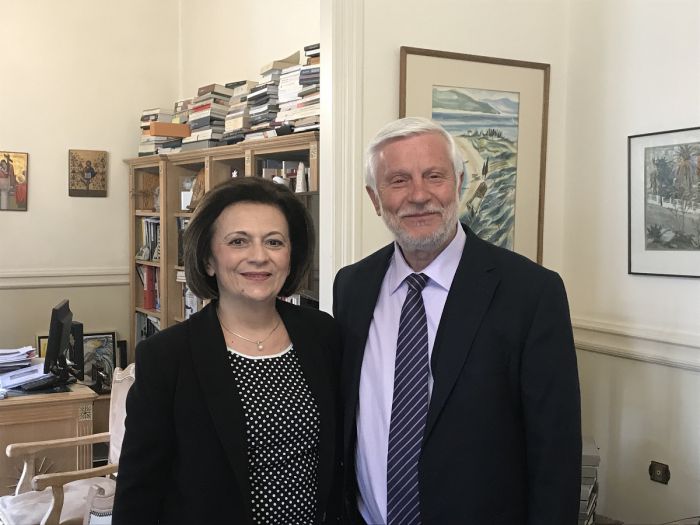 &Sigma;&tau;&eta;&nu; &Tau;&rho;ί&pi;&omicron;&lambda;&eta; &eta; &Upsilon;&phi;&upsilon;&pi;&omicron;&upsilon;&rho;&gamma;ό&sigmaf; &Epsilon;&sigma;&omega;&tau;&epsilon;&rho;&iota;&kappa;ώ&nu; &Mu;. &Chi;&rho;&upsilon;&sigma;&omicron;&beta;&epsilon;&lambda;ώ&nu;&eta; - &Sigma;&upsilon;&nu;&alpha;&nu;&tau;ή&theta;&eta;&kappa;&epsilon; &mu;&epsilon; &Tau;&alpha;&tau;&omicron;ύ&lambda;&eta;