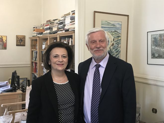 &Sigma;&tau;&eta;&nu; &Tau;&rho;ί&pi;&omicron;&lambda;&eta; &eta; &Upsilon;&phi;&upsilon;&pi;&omicron;&upsilon;&rho;&gamma;ό&sigmaf; &Epsilon;&sigma;&omega;&tau;&epsilon;&rho;&iota;&kappa;ώ&nu; &Mu;. &Chi;&rho;&upsilon;&sigma;&omicron;&beta;&epsilon;&lambda;ώ&nu;&eta; - &Sigma;&upsilon;&nu;&alpha;&nu;&tau;ή&theta;&eta;&kappa;&epsilon; &mu;&epsilon; &Tau;&alpha;&tau;&omicron;ύ&lambda;&eta;