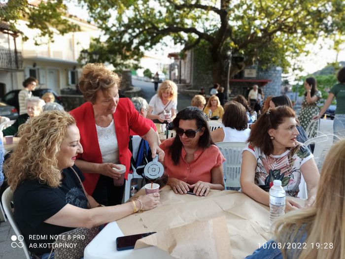 "&Omicron; &kappa;&alpha;&phi;έ&sigmaf; &tau;&omega;&nu; &gamma;&upsilon;&nu;&alpha;&iota;&kappa;ώ&nu;" &sigma;&tau;&omicron; &chi;&omega;&rho;&iota;ό &Rho;&omicron;&epsilon;&iota;&nu;ό (&epsilon;&iota;&kappa;ό&nu;&epsilon;&sigmaf;)