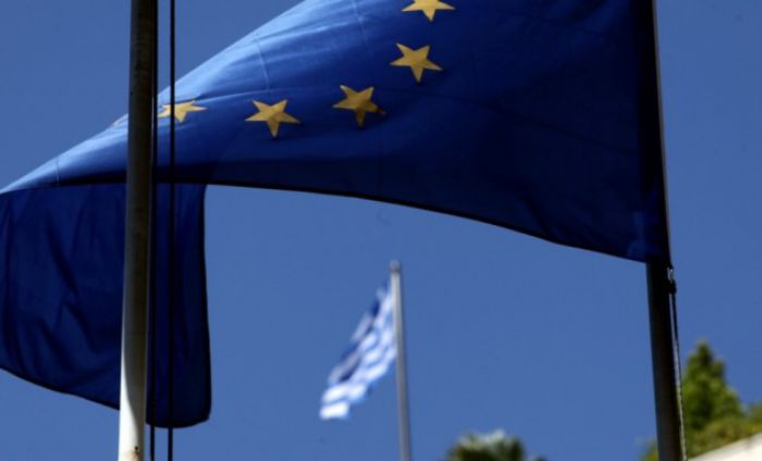 Γερμανικός Τύπος: «Η Ελλάδα συνεχίζει να βρίσκεται στα όρια της χρεοκοπίας»