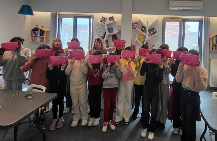 &Sigma;&tau;&alpha;&sigma;&iota;&nu;&omicron;&pi;&omicron;ύ&lambda;&epsilon;&iota;&omicron; &Pi;&omicron;&lambda;&iota;&tau;&iota;&sigma;&tau;&iota;&kappa;ό &Kappa;έ&nu;&tau;&rho;&omicron; | "&Pi;&rho;ώ&tau;&epsilon;&sigmaf; &Beta;&omicron;ή&theta;&epsilon;&iota;&epsilon;&sigmaf; &gamma;&iota;&alpha; ό&lambda;&omicron;&upsilon;&sigmaf;: &Mu;ά&theta;&epsilon; &nu;&alpha; &alpha;&nu;&tau;&iota;&delta;&rho;ά&sigmaf; &sigma;&omega;&sigma;&tau;ά" (&epsilon;&iota;&kappa;ό&nu;&epsilon;&sigmaf;)