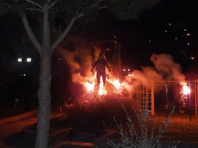 Το κάψιμο του Ιούδα σε Αστρος και Μελιγού (vd)