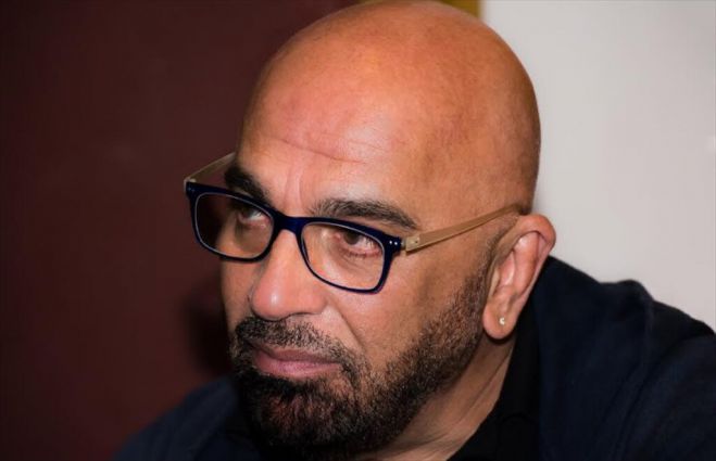 &Zeta;&omicron;&upsilon;&gamma;&alpha;&nu;έ&lambda;&eta;&sigmaf;: "Έ&chi;&omega; &gamma;&nu;&omega;&sigma;&tau;&omicron;ύ&sigmaf; &pi;&omicron;&upsilon; &pi;ά&nu;&epsilon; &sigma;&tau;&eta;&nu; &Tau;&alpha;ϊ&lambda;ά&nu;&delta;&eta;, &epsilon;&pi;&epsilon;&iota;&delta;ή &epsilon;&kappa;&epsilon;ί &mu;&pi;&omicron;&rho;&omicron;ύ&nu; &nu;&alpha; &kappa;ά&nu;&omicron;&upsilon;&nu; &sigma;&epsilon;&xi; &mu;&epsilon; &pi;&alpha;&iota;&delta;&iota;ά"