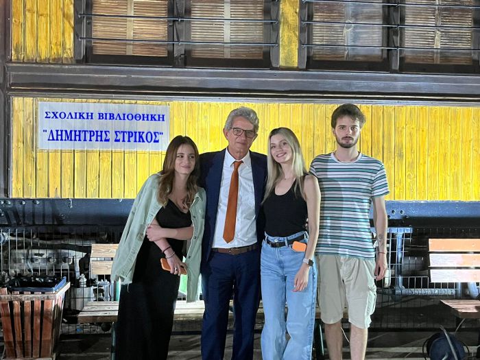 Βαγόνι που στεγάζει τη βιβλιοθήκη σχολείου στο Ρέντη πήρε το όνομα του Γορτύνιου Δημήτρη Στρίκου!