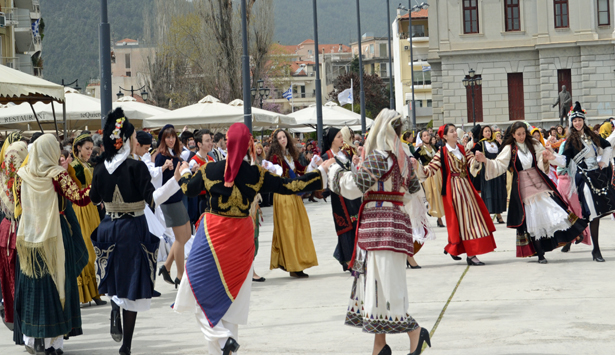 &Epsilon;&nu;&tau;&upsilon;&pi;&omega;&sigma;ί&alpha;&sigma;&alpha;&nu; &omicron;&iota; &chi;&omicron;&rho;&omicron;ί &sigma;&tau;&eta;&nu; &Pi;&lambda;&alpha;&tau;&epsilon;ί&alpha; Ά&rho;&epsilon;&omega;&sigmaf; &mu;&epsilon;&tau;ά &tau;&eta;&nu; &pi;&alpha;&rho;έ&lambda;&alpha;&sigma;&eta; (&epsilon;&iota;&kappa;ό&nu;&epsilon;&sigmaf; &kappa;&alpha;&iota; &beta;ί&nu;&tau;&epsilon;&omicron;)