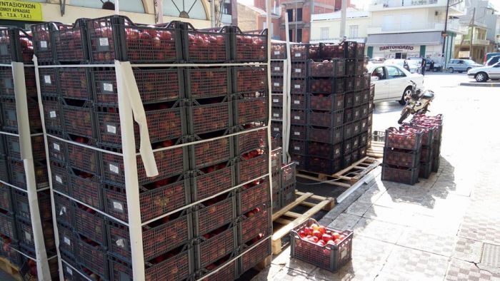 Τρίπολη | Μέχρι τις 7.00 το απόγευμα η διανομή φρούτων στους τρίτεκνους
