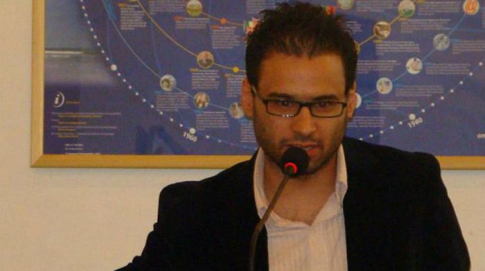 &Tau;&omicron;&mu;&epsilon;ά&rho;&chi;&eta;&sigmaf; &Kappa;&omicron;&iota;&nu;&omega;&nu;&iota;&kappa;ή&sigmaf; &Pi;&omicron;&lambda;&iota;&tau;&iota;&kappa;ή&sigmaf; &tau;&omicron;&upsilon; &Sigma;&Alpha;&Pi;&Epsilon;&Delta;&Delta; &alpha;&nu;&alpha;&lambda;&alpha;&mu;&beta;ά&nu;&epsilon;&iota; &omicron; &Gamma;&iota;ώ&rho;&gamma;&omicron;&sigmaf; &Kappa;&omicron;&upsilon;&lambda;&omicron;&upsilon;&rho;ά&sigmaf;