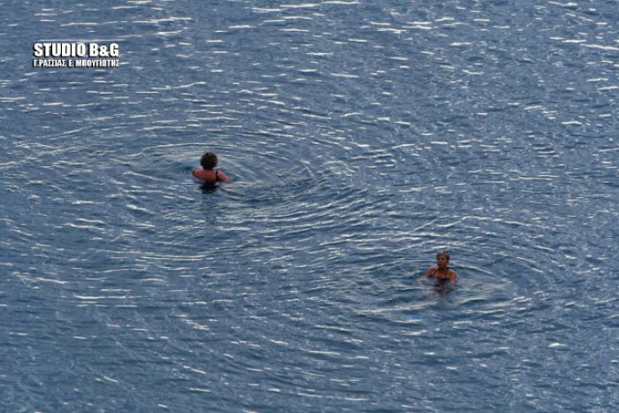 &Pi;&rho;&omega;&tau;&omicron;&chi;&rho;&omicron;&nu;&iota;ά &mu;&epsilon; &mu;&pi;ά&nu;&iota;&omicron; &sigma;&tau;&eta;&nu; &theta;ά&lambda;&alpha;&sigma;&sigma;&alpha; &kappa;&alpha;&iota; &phi;ό&nu;&tau;&omicron; &tau;&alpha; &chi;&iota;&omicron;&nu;&iota;&sigma;&mu;έ&nu;&alpha; &beta;&omicron;&upsilon;&nu;ά &sigma;&tau;&omicron; &Nu;&alpha;ύ&pi;&lambda;&iota;&omicron;!