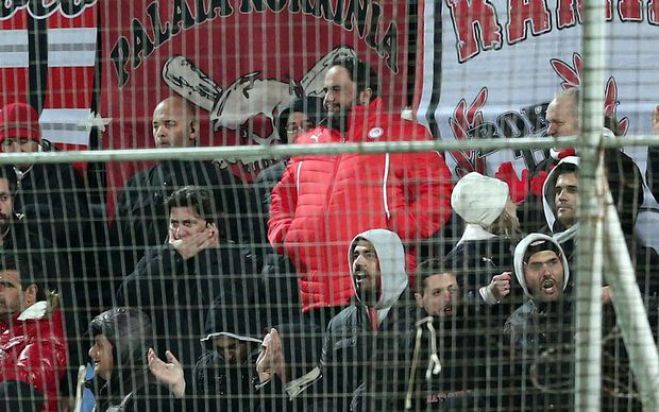 &Sigma;&tau;&eta;&nu; &kappa;&epsilon;&rho;&kappa;ί&delta;&alpha; &mu;&epsilon; &tau;&omicron;&upsilon;&sigmaf; &omicron;&pi;&alpha;&delta;&omicron;ύ&sigmaf; &tau;&omicron;&upsilon; &Omicron;&lambda;&upsilon;&mu;&pi;&iota;&alpha;&kappa;&omicron;ύ &omicron; &Mu;&alpha;&rho;&iota;&nu;ά&kappa;&eta;&sigmaf; (&epsilon;&iota;&kappa;ό&nu;&epsilon;&sigmaf;)