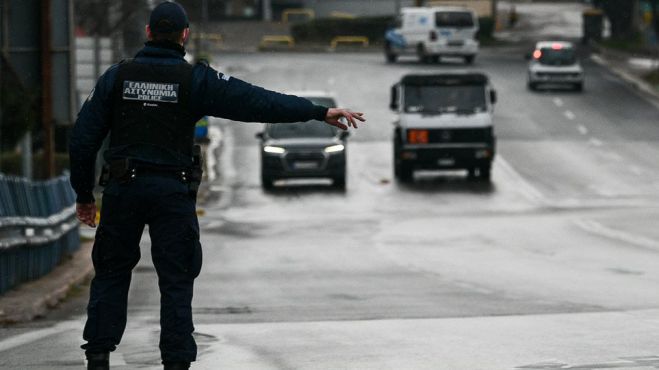 Nα διαφυλαχθεί η υγεία αστυνομικών και ελεγχόμενων ζητά ο Κωνσταντινόπουλος