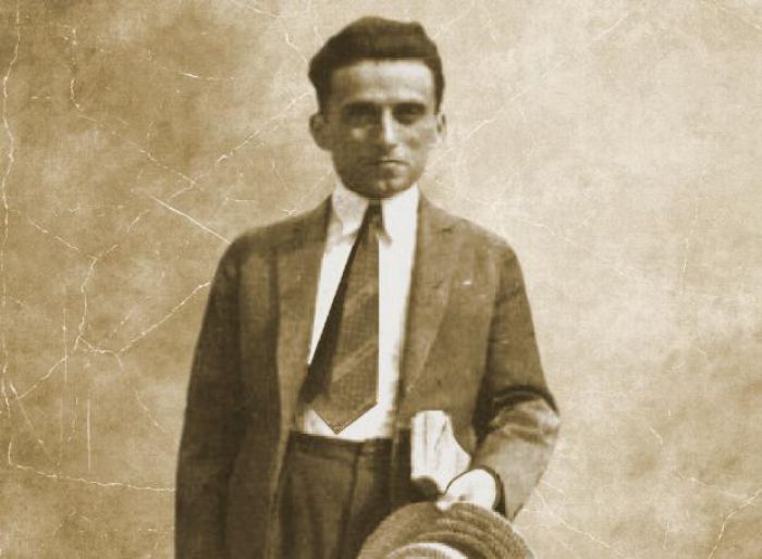 &Sigma;&alpha;&nu; &sigma;ή&mu;&epsilon;&rho;&alpha; ... &gamma;&epsilon;&nu;&nu;ή&theta;&eta;&kappa;&epsilon; &sigma;&tau;&eta;&nu; &Tau;&rho;ί&pi;&omicron;&lambda;&eta; &omicron; &Kappa;ώ&sigma;&tau;&alpha;&sigmaf; &Kappa;&alpha;&rho;&upsilon;&omega;&tau;ά&kappa;&eta;&sigmaf;