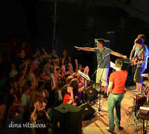 &Omicron;&iota; "&Sigma;&kappa;ό&rho;&pi;&iota;&omicron;&iota;" ... &sigma;&kappa;ό&rho;&pi;&iota;&sigma;&alpha;&nu; &tau;&omicron; &kappa;έ&phi;&iota; &sigma;&tau;&eta;&nu; &alpha;&upsilon;&lambda;ή &tau;&omicron;&upsilon; &delta;&eta;&mu;&omicron;&tau;&iota;&kappa;&omicron;ύ &sigma;&chi;&omicron;&lambda;&epsilon;ί&omicron;&upsilon; &Lambda;&epsilon;&omega;&nu;&iota;&delta;ί&omicron;&upsilon; (&epsilon;&iota;&kappa;ό&nu;&epsilon;&sigmaf;)