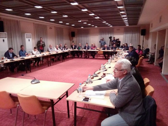 &Mu;&pi;&rho;&alpha;&mu;&omicron;&upsilon;&mu;ά&tau;&sigma;&omicron;&upsilon; &gamma;&iota;&alpha; &Kappa;&Epsilon;&Delta;&Eta;&Tau;: &laquo;&Theta;&alpha; &epsilon;&xi;&omicron;&phi;&lambda;&eta;&theta;&omicron;ύ&nu; &omicron;&iota; &epsilon;&rho;&gamma;&alpha;&zeta;ό&mu;&epsilon;&nu;&omicron;&iota; &omega;&sigmaf; &tau;&omicron; &tau;έ&lambda;&omicron;&sigmaf; &Omicron;&kappa;&tau;&omega;&beta;&rho;ί&omicron;&upsilon; &ndash; &Mu;&pi;&alpha;ί&nu;&omicron;&upsilon;&nu; &omicron;&rho;&kappa;&omega;&tau;&omicron;ί &lambda;&omicron;&gamma;&iota;&sigma;&tau;έ&sigmaf;&raquo;