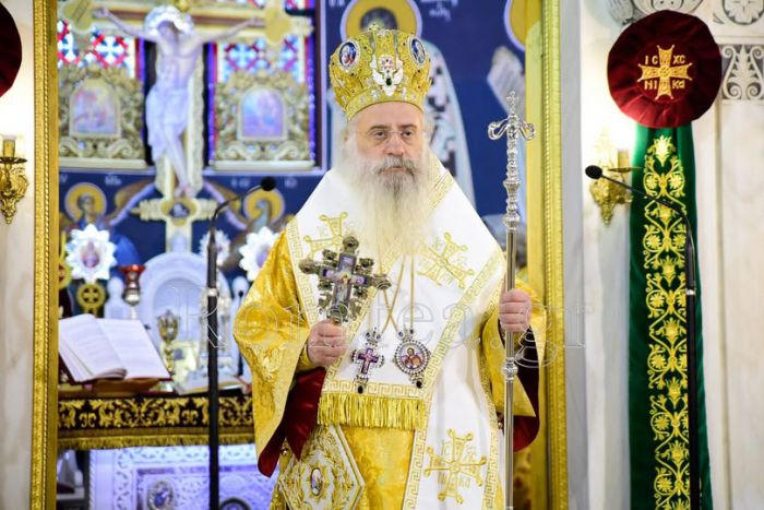 &Sigma;&tau;&omicron; &Nu;&alpha;ό &Alpha;&gamma;ί&omega;&nu; &Alpha;&pi;&omicron;&sigma;&tau;ό&lambda;&omega;&nu; &Pi;&epsilon;&lambda;&epsilon;&tau;ώ&nu; &tau;&eta;&nu; &Pi;&alpha;&rho;&alpha;&sigma;&kappa;&epsilon;&upsilon;ή &omicron; &Mu;&eta;&tau;&rho;&omicron;&pi;&omicron;&lambda;ί&tau;&eta;&sigmaf; &Epsilon;&pi;&iota;&phi;ά&nu;&iota;&omicron;&sigmaf;