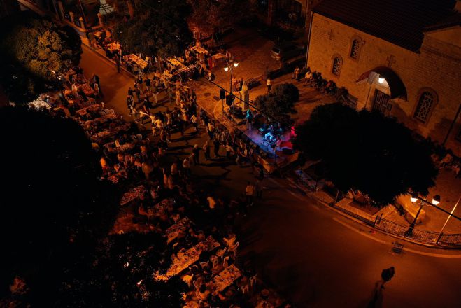 Δεκαπενταύγουστος με κέφι και χορό στο κέντρο της Στεμνίτσας! (vd)