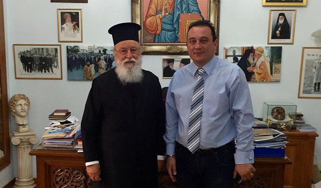 &Mu;&epsilon; &tau;&omicron;&nu; &Mu;&eta;&tau;&rho;&omicron;&pi;&omicron;&lambda;ί&tau;&eta; &Alpha;&lambda;έ&xi;&alpha;&nu;&delta;&rho;&omicron; &sigma;&upsilon;&nu;&alpha;&nu;&tau;ή&theta;&eta;&kappa;&epsilon; &omicron; &Kappa;ώ&sigma;&tau;&alpha;&sigmaf; &Beta;&lambda;ά&sigma;&eta;&sigmaf;