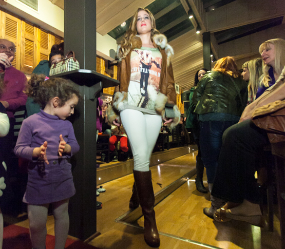 &Eta; &pi;&alpha;&rho;&omicron;&upsilon;&sigma;ί&alpha;&sigma;&eta; &tau;&eta;&sigmaf; &chi;&epsilon;&iota;&mu;&epsilon;&rho;&iota;&nu;ή&sigmaf; &sigma;&upsilon;&lambda;&lambda;&omicron;&gamma;ή&sigmaf; &alpha;&nu;&alpha;&tau;&omicron;&mu;&iota;&kappa;ώ&nu; &upsilon;&pi;&omicron;&delta;&eta;&mu;ά&tau;&omega;&nu; &tau;&omicron;&upsilon; &kappa;&alpha;&tau;&alpha;&sigma;&tau;ή&mu;&alpha;&tau;&omicron;&sigmaf; &Epsilon;&upsilon; &Beta;&alpha;&delta;ί&zeta;&epsilon;&iota;&nu; (&epsilon;&iota;&kappa;ό&nu;&epsilon;&sigmaf; &amp; video)