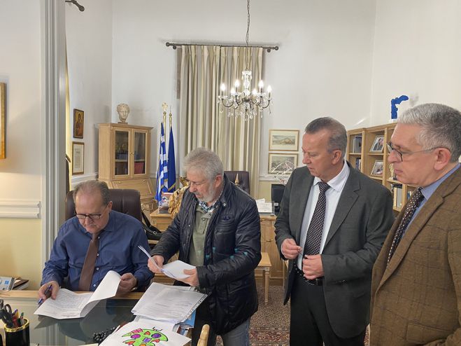 &Delta;ύ&omicron; &sigma;&upsilon;&mu;&phi;&omega;&nu;&eta;&tau;&iota;&kappa;ά &gamma;&iota;&alpha; έ&rho;&gamma;&alpha; &sigma;&tau;&omicron;&upsilon;&sigmaf; &Delta;ή&mu;&omicron;&upsilon;&sigmaf; &Tau;&rho;ί&pi;&omicron;&lambda;&eta;&sigmaf; &kappa;&alpha;&iota; &Gamma;&omicron;&rho;&tau;&upsilon;&nu;ί&alpha;&sigmaf; &upsilon;&pi;έ&gamma;&rho;&alpha;&psi;&epsilon; &omicron; &Nu;ί&kappa;&alpha;&sigmaf;