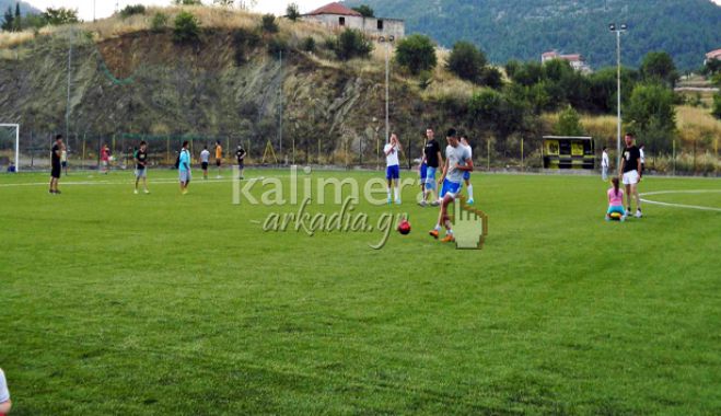 Αποκατάσταση σπασμένων τζαμιών στο γήπεδο Φιλικών