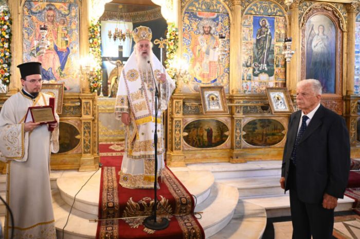 &Omicron; &Mu;&eta;&tau;&rho;&omicron;&pi;&omicron;&lambda;ί&tau;&eta;&sigmaf; &Epsilon;&pi;&iota;&phi;ά&nu;&iota;&omicron;&sigmaf; &tau;ί&mu;&eta;&sigma;&epsilon; &tau;&omicron;&nu; &pi;&omicron;&lambda;&iota;ό &Pi;&rho;&omega;&tau;&omicron;&psi;ά&lambda;&tau;&eta; &tau;&omicron;&upsilon; &Nu;&alpha;&omicron;ύ &Mu;&epsilon;&tau;&alpha;&mu;&omicron;&rho;&phi;ώ&sigma;&epsilon;&omega;&sigmaf; &tau;&omicron;&upsilon; &Sigma;&omega;&tau;ή&rho;&omicron;&sigmaf;, &kappa;. &Delta;&eta;&mu;ή&tau;&rho;&iota;&omicron; &Lambda;&upsilon;&gamma;&iota;ά (&epsilon;&iota;&kappa;ό&nu;&epsilon;&sigmaf;)