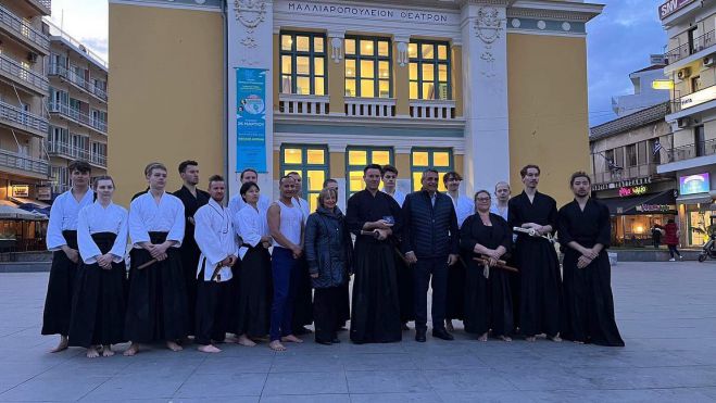 &Epsilon;&pi;ί&delta;&epsilon;&iota;&xi;&eta; &pi;&omicron;&lambda;&epsilon;&mu;&iota;&kappa;ώ&nu; &tau;&epsilon;&chi;&nu;ώ&nu; &sigma;&tau;&eta;&nu; &pi;&lambda;&alpha;&tau;&epsilon;ί&alpha; &Pi;&epsilon;&tau;&rho;&iota;&nu;&omicron;ύ! (&epsilon;&iota;&kappa;ό&nu;&epsilon;&sigmaf;)