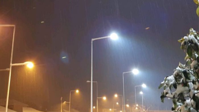Σπάνιο φαινόμενο στα Τρίκαλα - Χιονοκαταιγίδα με αστραπές! (vd)