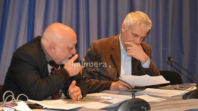 &Tau;&sigma;&iota;&rho;ώ&nu;&eta;&sigmaf; &gamma;&iota;&alpha; &sigma;&kappa;&omicron;&upsilon;&pi;ί&delta;&iota;&alpha;: &laquo;Έ&chi;&omega; &delta;ώ&sigma;&epsilon;&iota; &lambda;ύ&sigma;&eta; &nu;&alpha; &pi;ά&nu;&epsilon; &sigma;&tau;&eta;&nu; &Kappa;&omicron;&zeta;ά&nu;&eta;. &Gamma;&iota;&alpha;&tau;ί &delta;&epsilon;&nu; &tau;&alpha; &mu;&epsilon;&tau;&alpha;&phi;έ&rho;&omicron;&upsilon;&nu; &Pi;&alpha;&upsilon;&lambda;ή&sigmaf; &kappa;&alpha;&iota; &Tau;&alpha;&tau;&omicron;ύ&lambda;&eta;&sigmaf;;&raquo;