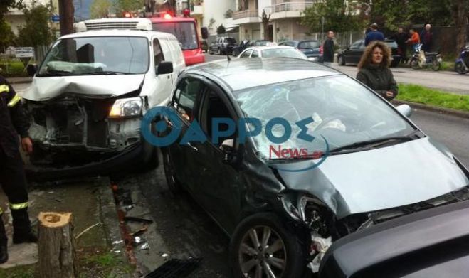 Σοβαρό τροχαίο με τραυματισμό στην Καλαμάτα (εικόνες)