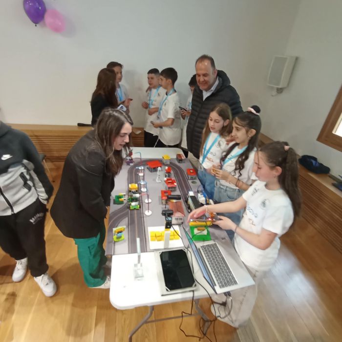 Οι ομάδες «Robodimitsana Junior» και «Robodimitsana Pro» παρουσίασαν τα βραβευμένα έργα ρομποτικής! (εικόνες)