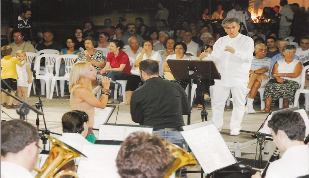 &Tau;&omicron; &beta;&rho;ά&delta;&upsilon; &eta; &sigma;&upsilon;&nu;&alpha;&upsilon;&lambda;ί&alpha; &tau;&eta;&sigmaf; &Phi;&iota;&lambda;&alpha;&rho;&mu;&omicron;&nu;&iota;&kappa;ή&sigmaf; &Omicron;&rho;&chi;ή&sigma;&tau;&rho;&alpha;&sigmaf; &Sigma;&pi;ά&rho;&tau;&eta;&sigmaf; &sigma;&tau;&eta;&nu; &Tau;&rho;ί&pi;&omicron;&lambda;&eta;