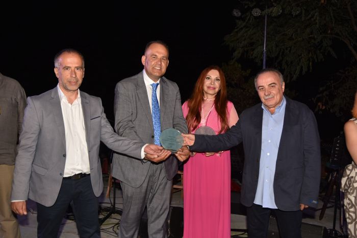 Τρόπαια | Βραβεύτηκαν οι Γορτύνιοι καλλιτέχνες, Νάντια Καραγιάννη και Μπάμπης Τσέρτος (vd)