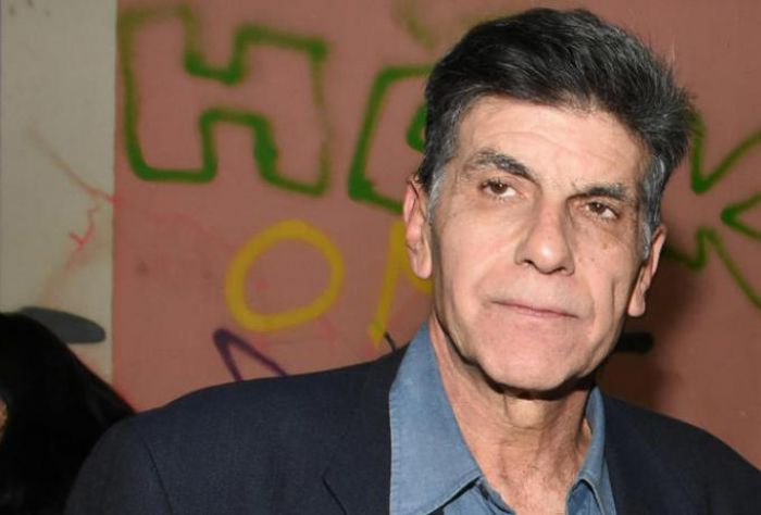 &Eta; &gamma;&lambda;ώ&sigma;&sigma;&alpha; &tau;&eta;&sigmaf; &alpha;&lambda;ή&theta;&epsilon;&iota;&alpha;&sigmaf; &alpha;&pi;ό &tau;&omicron;&nu; &Alpha;&rho;&kappa;ά&delta;&alpha; &Gamma;&iota;ά&nu;&nu;&eta; &Mu;&pi;έ&zeta;&omicron;: &laquo;Ό&lambda;&omicron;&iota; &xi;έ&rho;&alpha;&mu;&epsilon; &kappa;&alpha;&iota; &delta;&epsilon;&nu; &mu;&iota;&lambda;&omicron;ύ&sigma;&alpha;&mu;&epsilon; - &Phi;&tau;ά&sigma;&alpha;&mu;&epsilon; &omega;&sigmaf; &epsilon;&delta;ώ &gamma;&iota;&alpha;&tau;ί &epsilon;&mu;&epsilon;ί&sigmaf; &tau;&omicron; &epsilon;&pi;&iota;&tau;&rho;έ&psi;&alpha;&mu;&epsilon;&raquo;