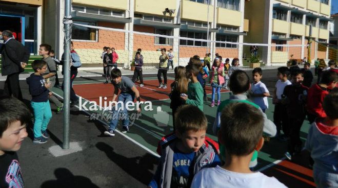 Νέα γήπεδα για τα παιδιά στο προαύλιο του 7ου Δημοτικού Σχολείου Τρίπολης (vd)!