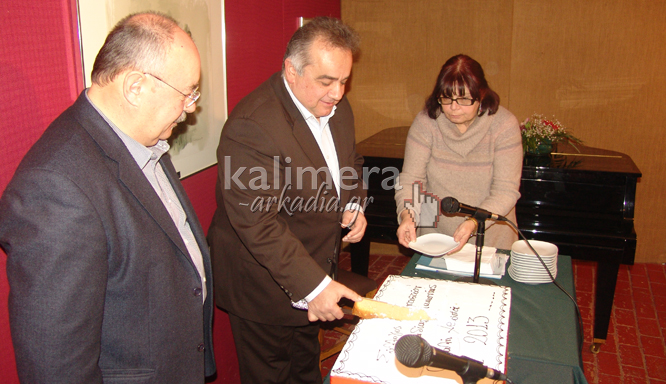 &Tau;&eta;&nu; &pi;ί&tau;&alpha; &tau;&omicron;&upsilon;&sigmaf; έ&kappa;&omicron;&psi;&alpha;&nu; &omicron;&iota; &phi;&rho;&omicron;&nu;&tau;&iota;&sigma;&tau;&eta;&rho;&iota;&omicron;ύ&chi;&omicron;&iota; &Alpha;&rho;&kappa;&alpha;&delta;ί&alpha;&sigmaf; &kappa;&alpha;&iota; &Lambda;&alpha;&kappa;&omega;&nu;ί&alpha;&sigmaf; (&epsilon;&iota;&kappa;ό&nu;&epsilon;&sigmaf; &kappa;&alpha;&iota; &beta;ί&nu;&tau;&epsilon;&omicron;)