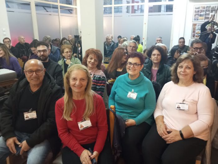 Τα μέλη του Εργαστηρίου Δημοσιογραφίας του ΚΑΠΗ Τρίπολης στο ανοιχτό εργαστήρι φωτογραφίας με τον Robert Rombout