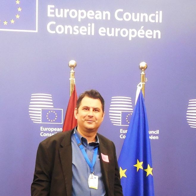 &Pi;έ&tau;&rho;&omicron;&sigmaf; &Alpha;&nu;&tau;&omega;&nu;ά&kappa;&omicron;&sigmaf;: "&Sigma;&epsilon; &kappa;ά&theta;&epsilon; &pi;&epsilon;&rho;ί&pi;&tau;&omega;&sigma;&eta; ή&mu;&omicron;&upsilon;&nu; &kappa;&alpha;&iota; &theta;&alpha; &pi;&alpha;&rho;&alpha;&mu;&epsilon;ί&nu;&omega; &laquo;&sigma;&tau;&rho;&alpha;&tau;&iota;ώ&tau;&eta;&sigmaf;&raquo; &tau;&eta;&sigmaf; &Nu;&Delta;"
