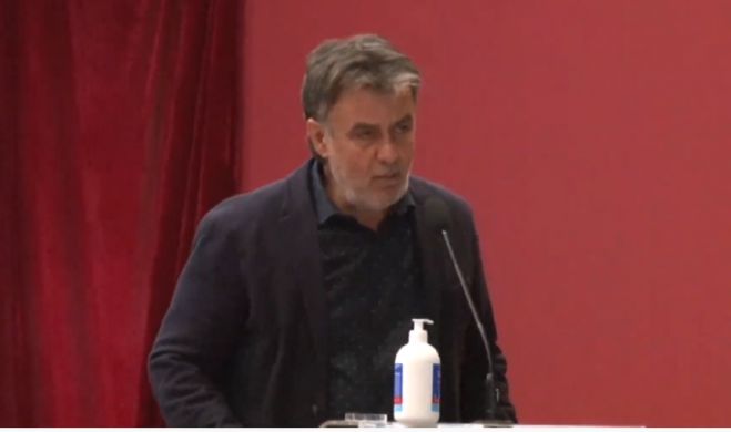 &Xi;έ&sigma;&pi;&alpha;&sigma;&mu;&alpha; &Rho;&omicron;&upsilon;&mu;&epsilon;&lambda;&iota;ώ&tau;&eta;: &laquo;&Pi;&rho;&omicron;&kappa;&alpha;&lambda;&epsilon;ί&tau;&epsilon; &kappa;&alpha;&iota; &epsilon;&kappa;&tau;ί&theta;&epsilon;&sigma;&tau;&epsilon;, &kappa;ύ&rho;&iota;&epsilon; &Pi;&epsilon;&rho;&iota;&phi;&epsilon;&rho;&epsilon;&iota;ά&rho;&chi;&eta;, έ&chi;&epsilon;&tau;&epsilon; &pi;&epsilon;&iota; 20 &phi;&omicron;&rho;έ&sigmaf; &gamma;&iota;&alpha; έ&lambda;&lambda;&epsilon;&iota;&mu;&alpha; &sigma;&tau;&eta;&nu; &Pi;&epsilon;&lambda;&omicron;&pi;ό&nu;&nu;&eta;&sigma;&omicron;&sigmaf; &Alpha;&Epsilon;&raquo;
