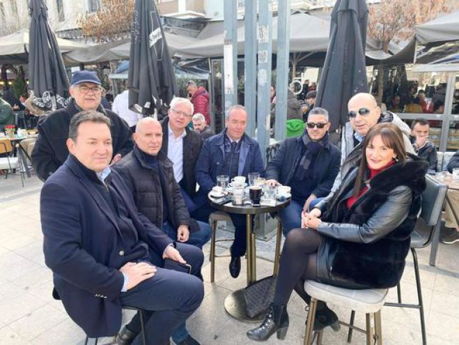 &Sigma;&mu;&upsilon;&rho;&nu;&iota;ώ&tau;&eta;&sigmaf; | &Nu;έ&alpha; &epsilon;&iota;&kappa;ό&nu;&alpha; &mu;&epsilon; &kappa;&alpha;&iota;&nu;&omicron;ύ&rho;&gamma;&iota;&epsilon;&sigmaf; &pi;&alpha;&rho;&omicron;&upsilon;&sigma;ί&epsilon;&sigmaf; &sigma;&tau;&omicron; &pi;&lambda;ά&iota; &tau;&omicron;&upsilon;!