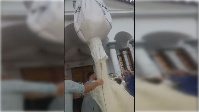 Γάμος στο Λεωνίδιο έγινε… viral - Το βίντεο με γερανό που «έλουσε» τους νεόνυμφους με τόνους ρυζιού!