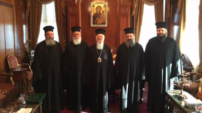 &Delta;ύ&omicron; &Alpha;&rho;&kappa;ά&delta;&epsilon;&sigmaf; &Mu;&eta;&tau;&rho;&omicron;&pi;&omicron;&lambda;ί&tau;&epsilon;&sigmaf; &sigma;&tau;&omicron; &Omicron;&iota;&kappa;&omicron;&upsilon;&mu;&epsilon;&nu;&iota;&kappa;ό &Pi;&alpha;&tau;&rho;&iota;&alpha;&rho;&chi;&epsilon;ί&omicron; (&epsilon;&iota;&kappa;ό&nu;&epsilon;&sigmaf;)