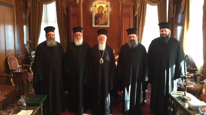 &Delta;ύ&omicron; &Alpha;&rho;&kappa;ά&delta;&epsilon;&sigmaf; &Mu;&eta;&tau;&rho;&omicron;&pi;&omicron;&lambda;ί&tau;&epsilon;&sigmaf; &sigma;&tau;&omicron; &Omicron;&iota;&kappa;&omicron;&upsilon;&mu;&epsilon;&nu;&iota;&kappa;ό &Pi;&alpha;&tau;&rho;&iota;&alpha;&rho;&chi;&epsilon;ί&omicron; (&epsilon;&iota;&kappa;ό&nu;&epsilon;&sigmaf;)
