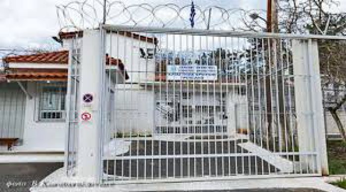 Στις φυλακές Τρίπολης ο άνδρας που κατηγορείται ότι βίασε την κόρη του, τον φίλο της κι άλλο ένα κορίτσι