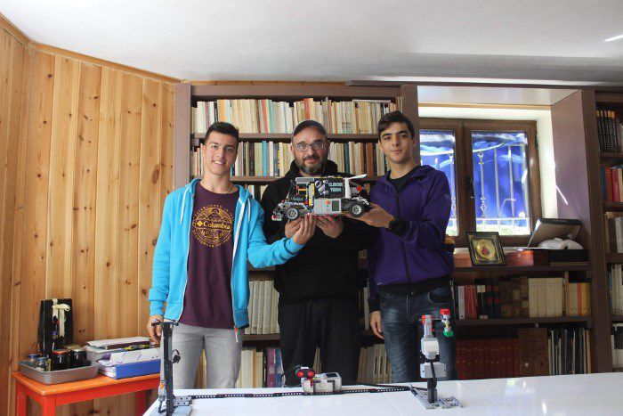 &Sigma;&upsilon;&gamma;&chi;&alpha;&rho;&eta;&tau;ή&rho;&iota;&alpha; &Tau;&zeta;&iota;&omicron;ύ&mu;&eta; &sigma;&tau;&omicron;&upsilon;&sigmaf; &mu;&alpha;&theta;&eta;&tau;έ&sigmaf; &tau;&omicron;&upsilon; 4&omicron;&upsilon; &Gamma;&Epsilon;&Lambda; &Tau;&rho;ί&pi;&omicron;&lambda;&eta;&sigmaf; &gamma;&iota;&alpha; &laquo;έ&xi;&upsilon;&pi;&nu;&omicron;&raquo; &alpha;&iota;&omicron;&lambda;&iota;&kappa;ό-&eta;&lambda;&iota;&alpha;&kappa;ό ό&chi;&eta;&mu;&alpha;!