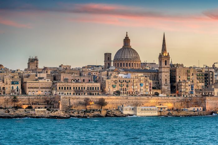Μάλτα | Η πρώτη χώρα της ΕΕ που απαγορεύει την είσοδο στους ανεμβολίαστους