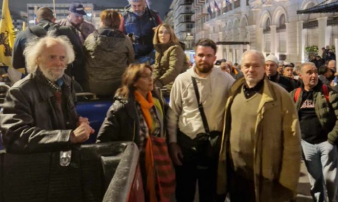 &Sigma;&tau;&omicron; &Sigma;ύ&nu;&tau;&alpha;&gamma;&mu;&alpha; &mu;&alpha;&zeta;ί &mu;&epsilon; &tau;&omicron;&upsilon;&sigmaf; &alpha;&gamma;&rho;ό&tau;&epsilon;&sigmaf; &omicron; &beta;&omicron;&upsilon;&lambda;&epsilon;&upsilon;&tau;ή&sigmaf; &Pi;&alpha;&pi;&alpha;&eta;&lambda;&iota;&omicron;ύ (&epsilon;&iota;&kappa;ό&nu;&epsilon;&sigmaf;)!