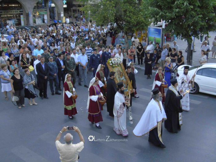 Με πολύ κόσμο η λιτάνευση της Εικόνας της &quot;Παναγίας της Τριπολιτσάς&quot; (εικόνες)