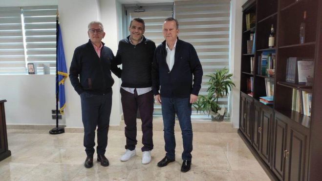 &Tau;&omicron;&nu; &Alpha;&pi;ό&sigma;&tau;&omicron;&lambda;&omicron; &Sigma;&pi;&upsilon;&rho;ό&pi;&omicron;&upsilon;&lambda;&omicron; &sigma;&upsilon;&nu;ά&nu;&tau;&eta;&sigma;&alpha;&nu; &omicron;&iota; &Alpha;&nu;&tau;&iota;&pi;&epsilon;&rho;&iota;&phi;&epsilon;&rho;&epsilon;&iota;ά&rho;&chi;&epsilon;&sigmaf; &Sigma;&kappa;&alpha;&nu;&tau;&zeta;ό&sigmaf; &kappa;&alpha;&iota; &Lambda;&alpha;&mu;&pi;&rho;ό&pi;&omicron;&upsilon;&lambda;&omicron;&sigmaf;